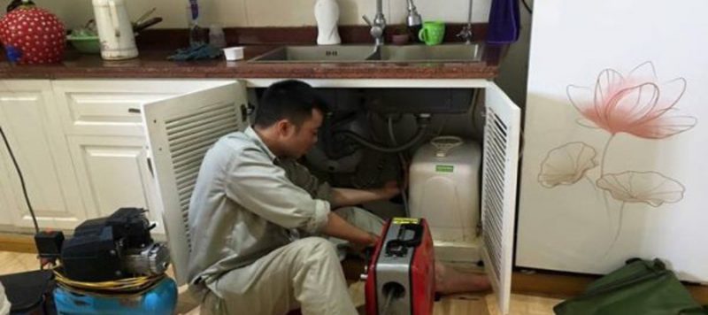 thông tắc bồn rửa bát